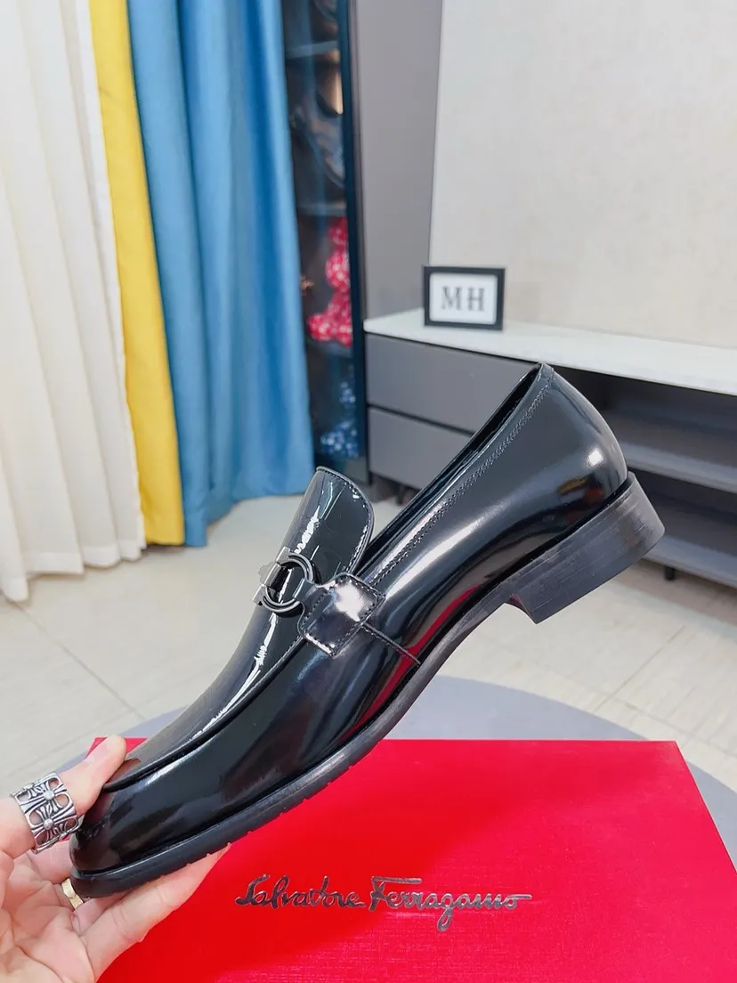 Men's shoes💰500🌸🌸[Ferragamo] Ferragamo's top men's business leather shoes💯Original copy of the official website, the upper is made of imported official website 1:1 material🍁Italian embossed cowhide🇮🇹Imported water-dyed leather lining. It’s definitely not made with ordinary craftsmanship, it’s the model used by celebrities! The factory’s craftsmanship is designed to create the most perfect shoes for trendy men! Code number 38-44 (45 can be customized)
